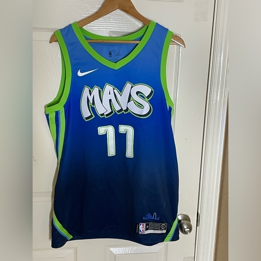 2022-23 Nike NBA Dallas Maverick Luka Doncic City Edition Swingman Jersey 48 Lg  - Picture 2 of 13